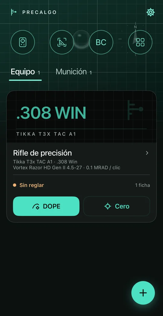 Inicio (modo oscuro): la biblioteca de equipo con un rifle de precisión y sus accesos a DOPE y cero